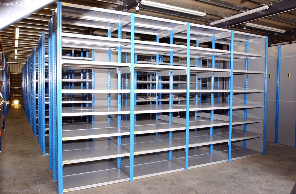 Bolt free shelving