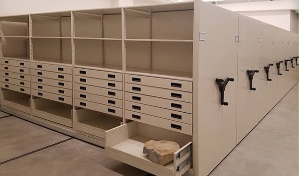 Mobile shelving