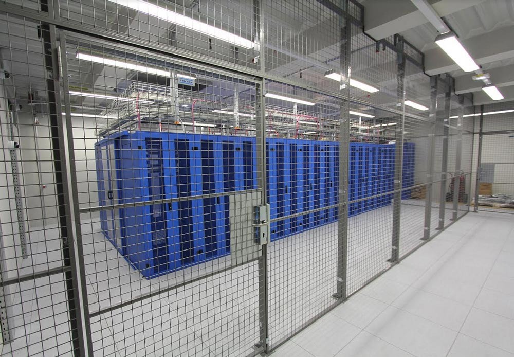 Wire mesh partition